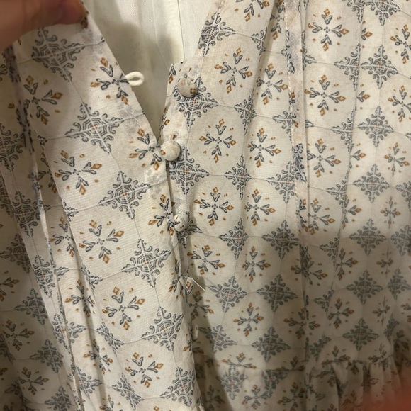 Elegant Cream Patterned Maxi Dress - Picture 4 of 4